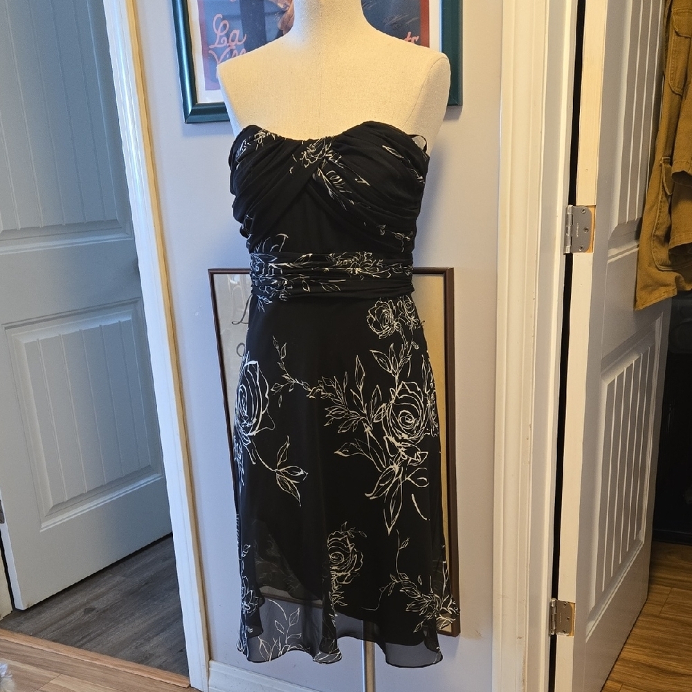 White House Black Market Black Floral Strapless Dress Boned Bust Cocktail Size 6